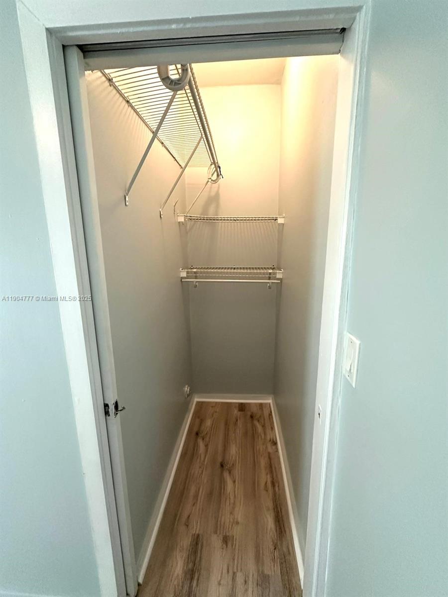 ANNI VENTI CONDO - Residential Lease