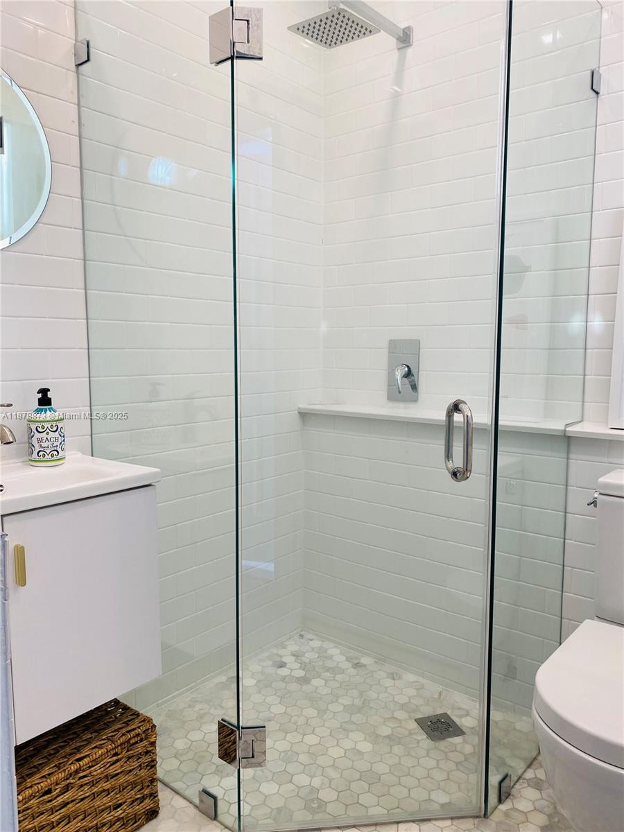 LE PHARE KEY BISCAYNE CON - Residential Lease