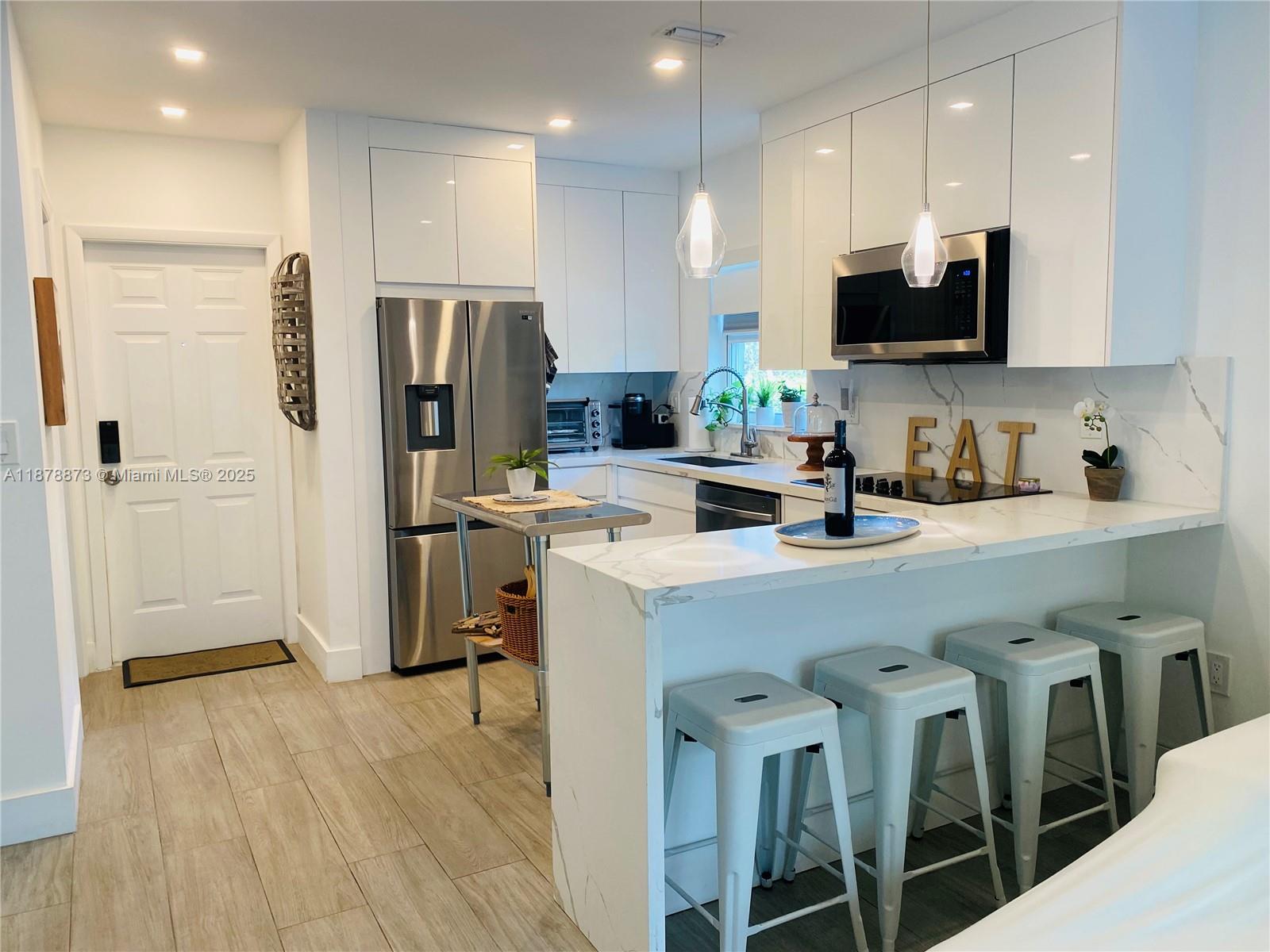 LE PHARE KEY BISCAYNE CON - Residential Lease