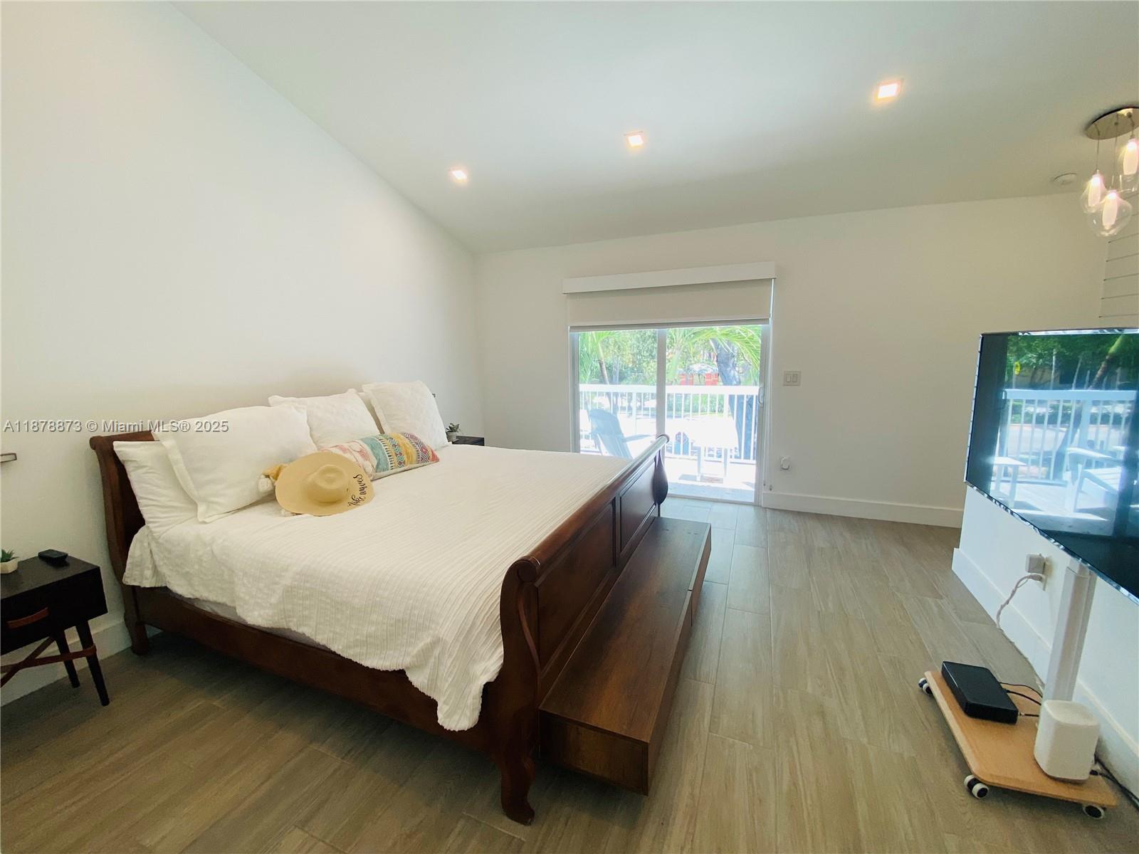 LE PHARE KEY BISCAYNE CON - Residential Lease