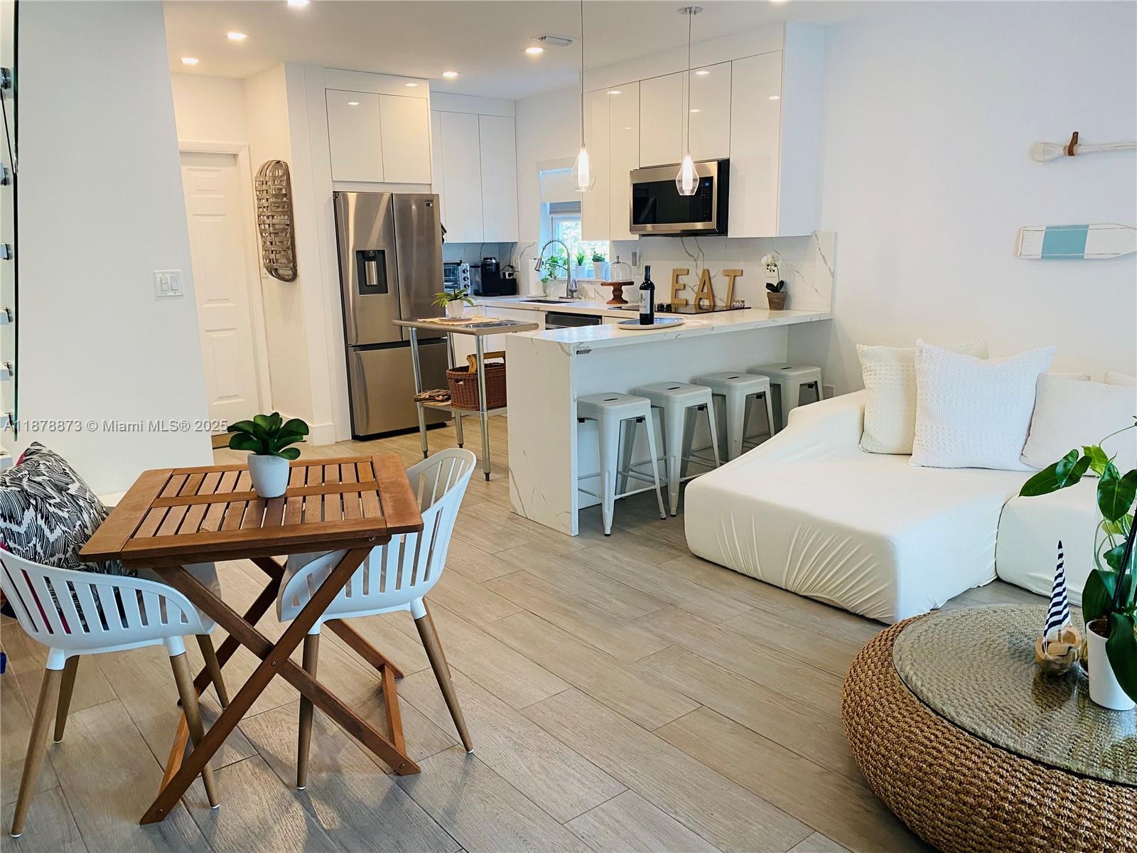 LE PHARE KEY BISCAYNE CON - Residential Lease