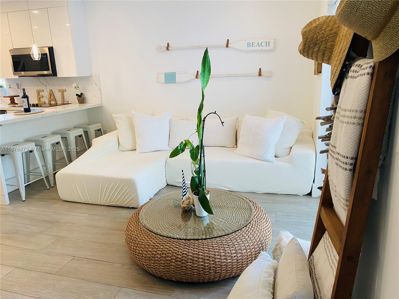 LE PHARE KEY BISCAYNE CON - Residential Lease