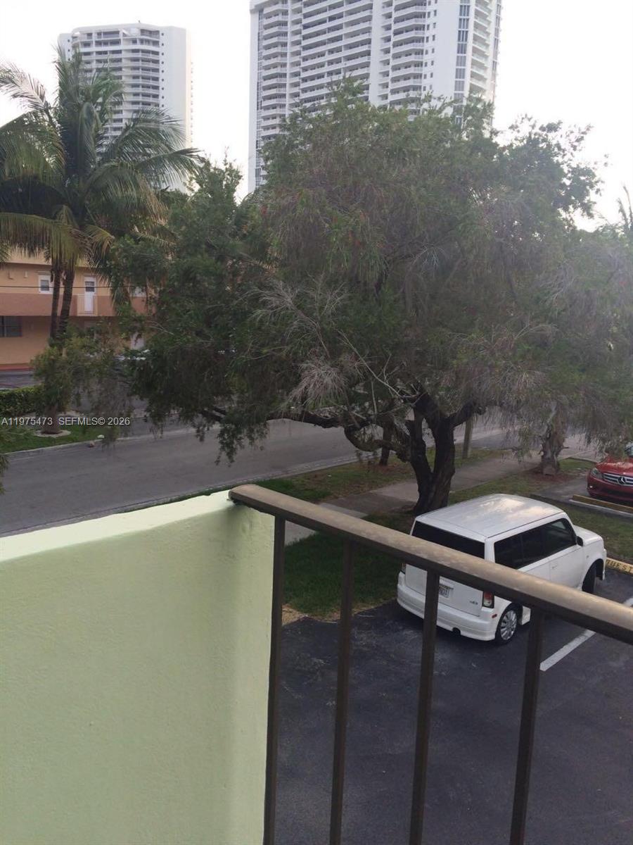 DOLPHIN CONDO - Residential