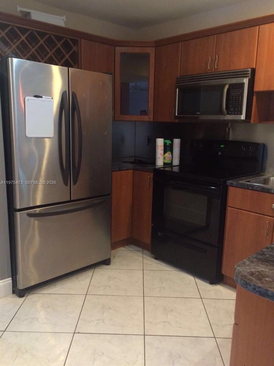 DOLPHIN CONDO - Residential