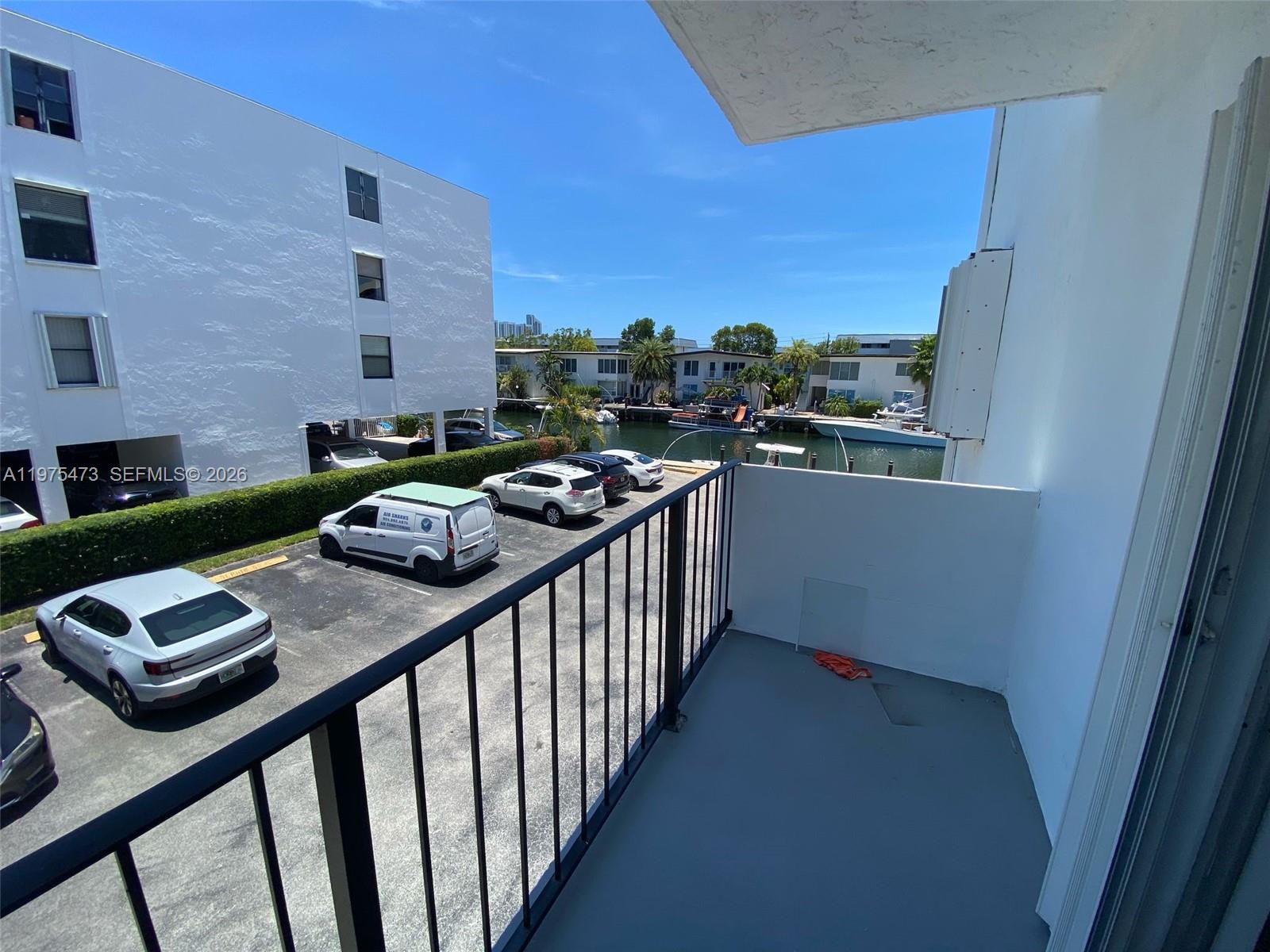 DOLPHIN CONDO - Residential