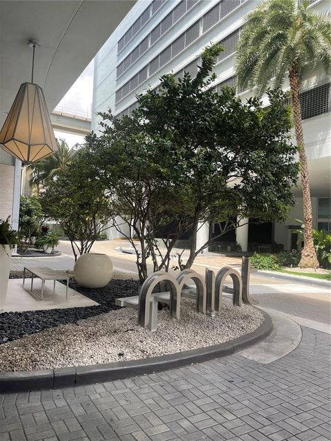 92 SW 3rd St 3203 Miami FL 33130