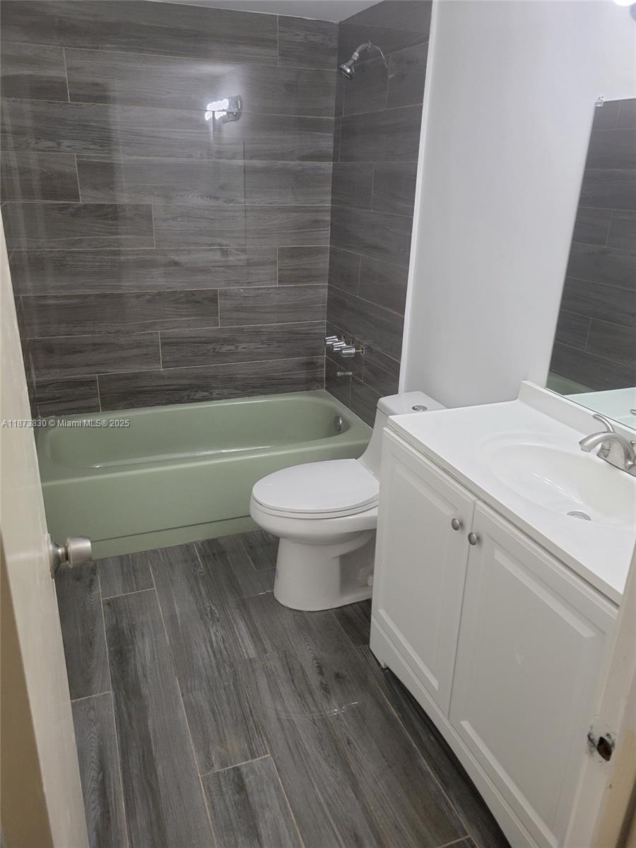 MEADOWBROOK LAKES CONDO - Residential