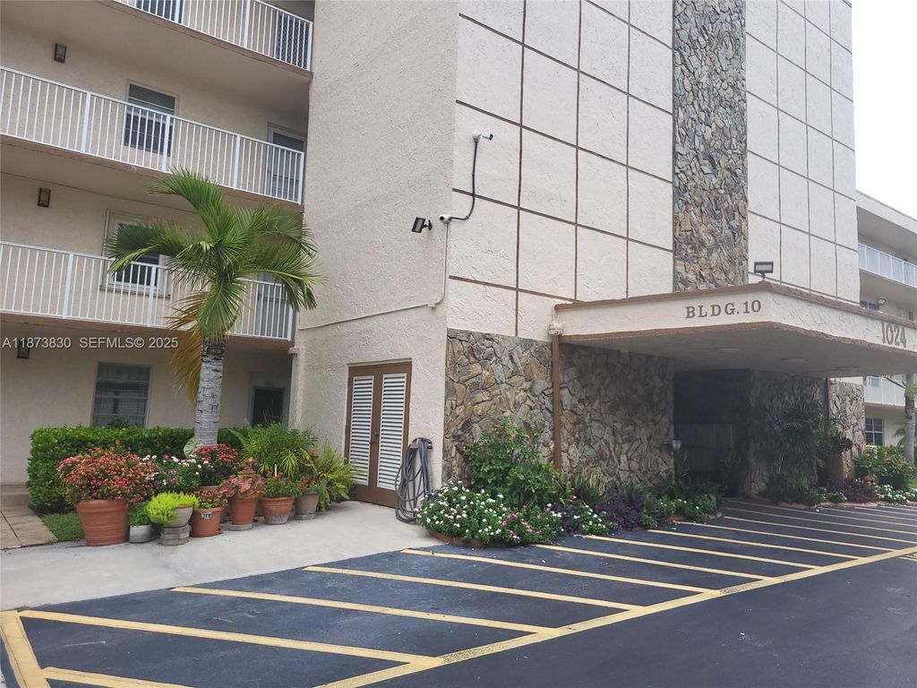 Photo of 1024 SE 4th Ave #403, Dania Beach, FL 33004 (MLS # A11873830)