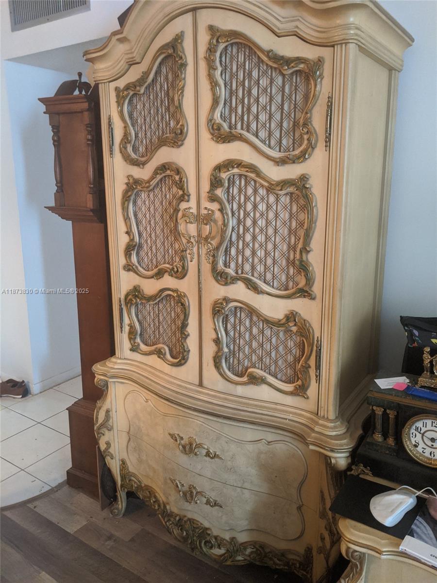 MEADOWBROOK LAKES CONDO - Residential