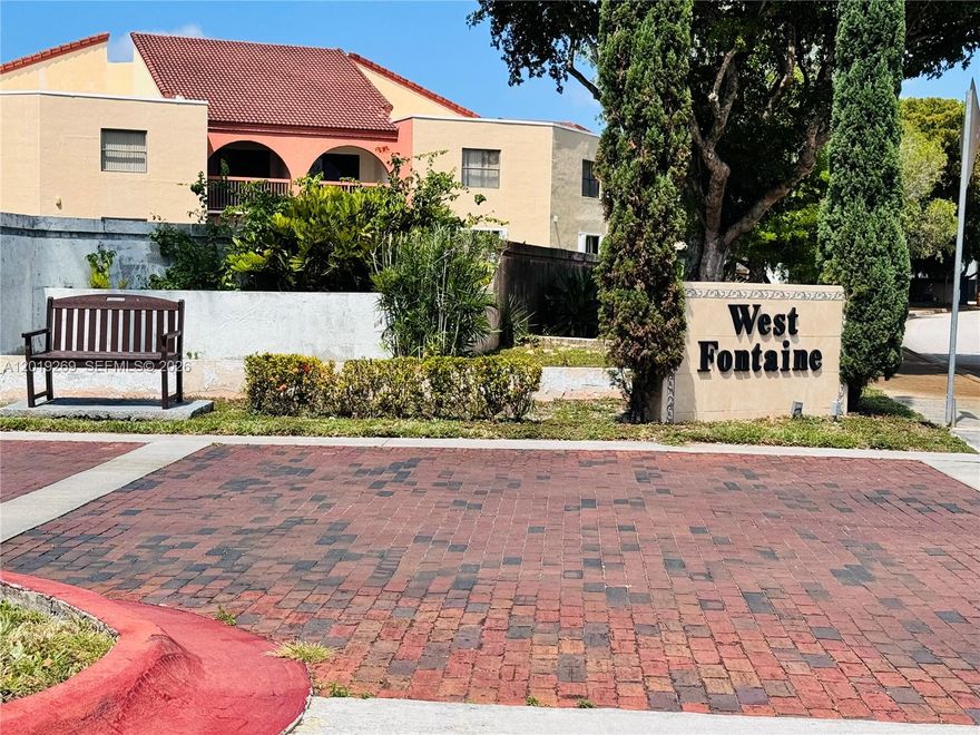 Price to sell!! 
Conveniently located on the first floor, this spacious 1000 sqft condo offers everything you need for easy access to the Community's most conveniet areas. It is situated close to major highways, airport and Shopping Centers.
Great for first time home buyers or investor.