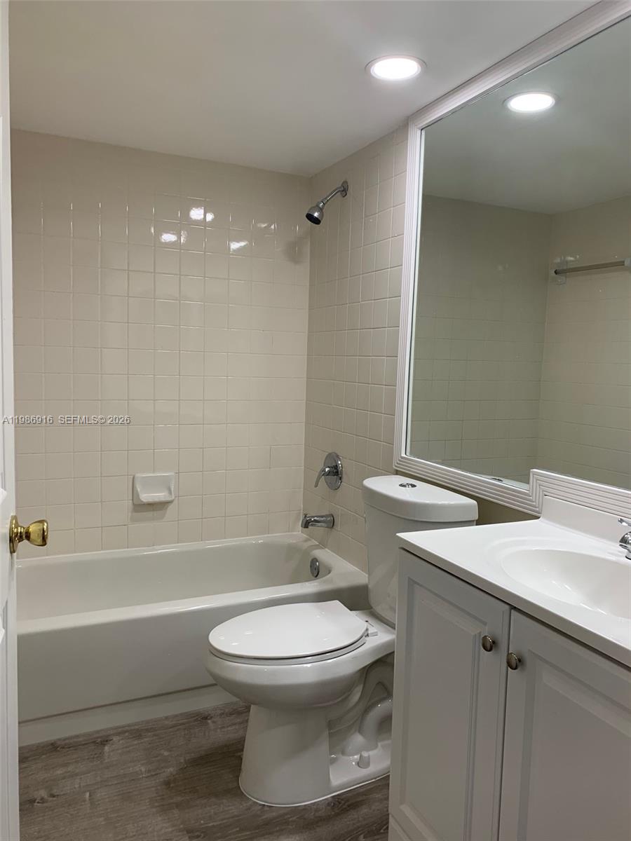 KEYS GATE CONDO NO ONE - Residential Lease