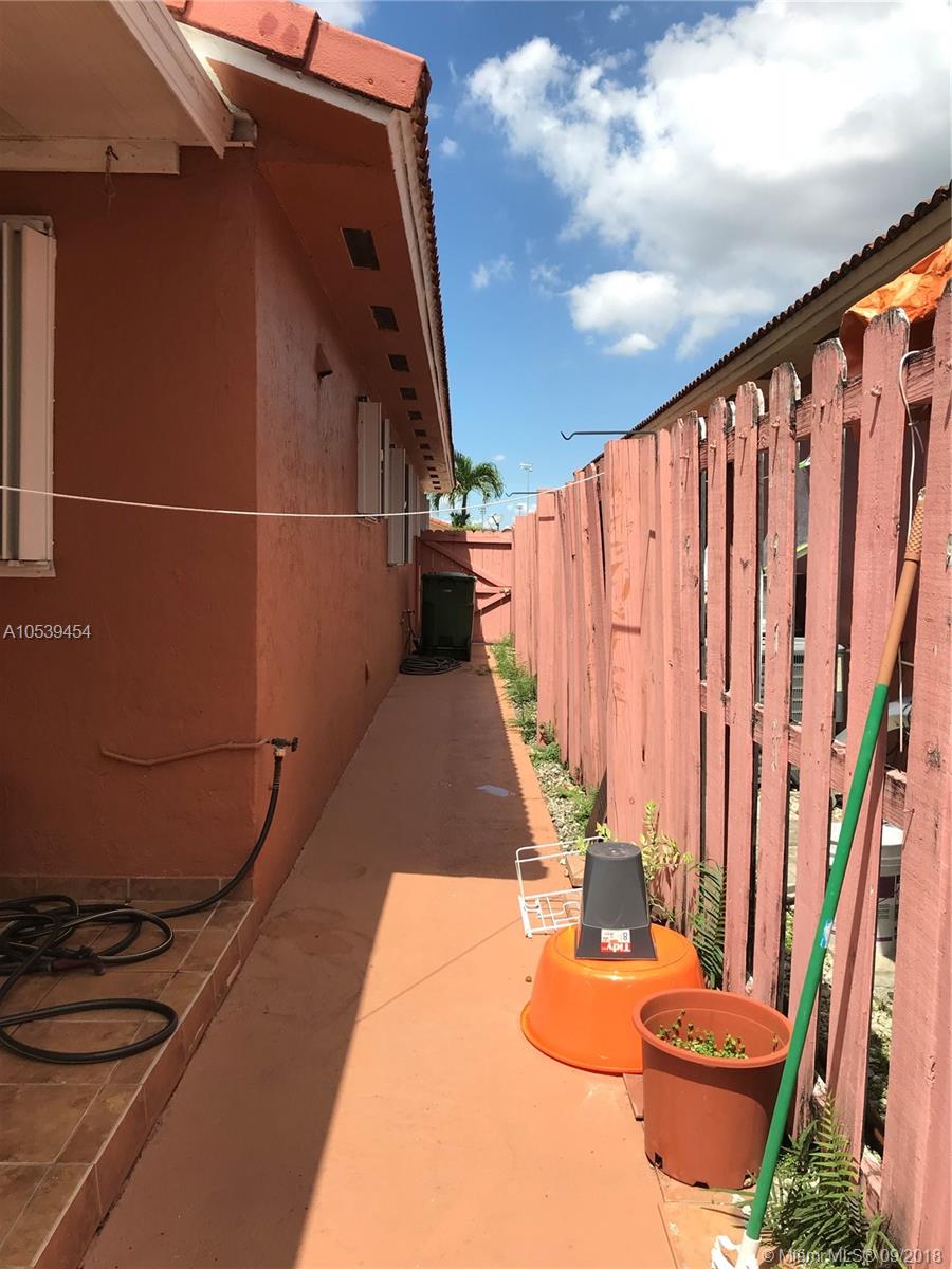 ROBLES GARDENS 5TH ADDN - Residential Lease