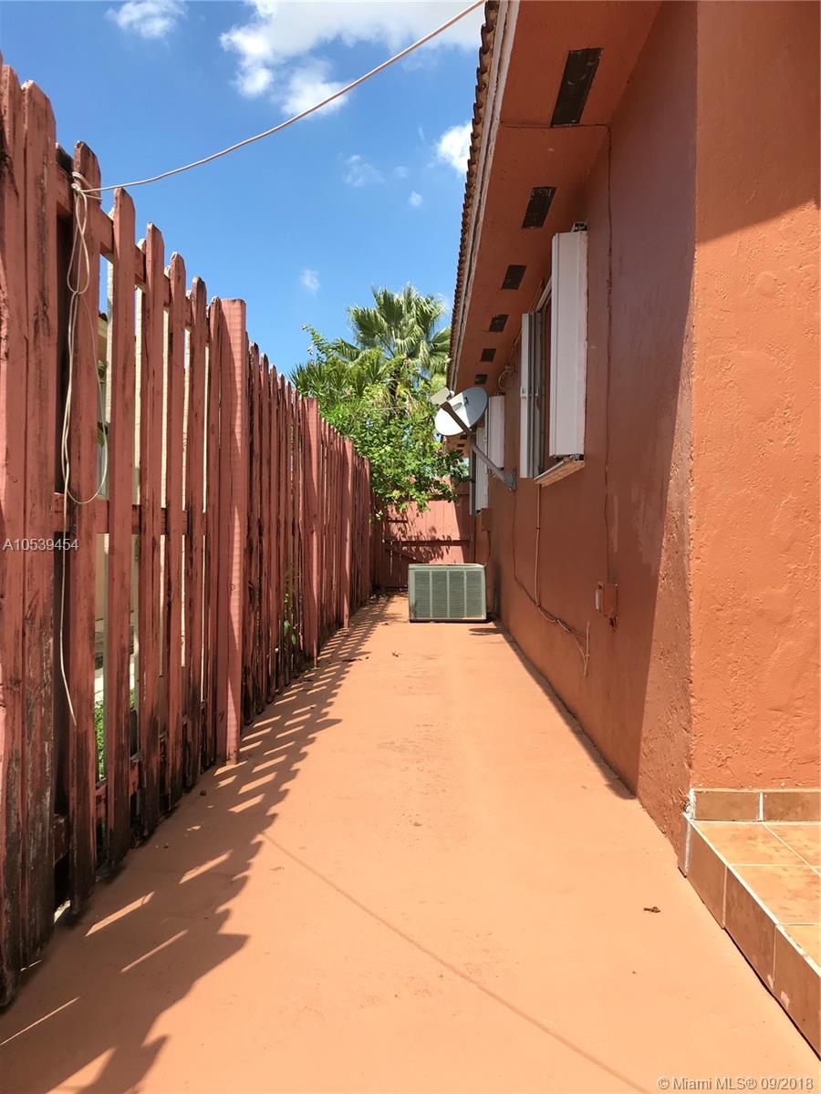 ROBLES GARDENS 5TH ADDN - Residential Lease