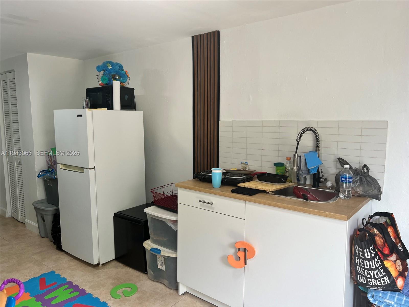 LAWNDALE 4TH ADDN - Residential Lease