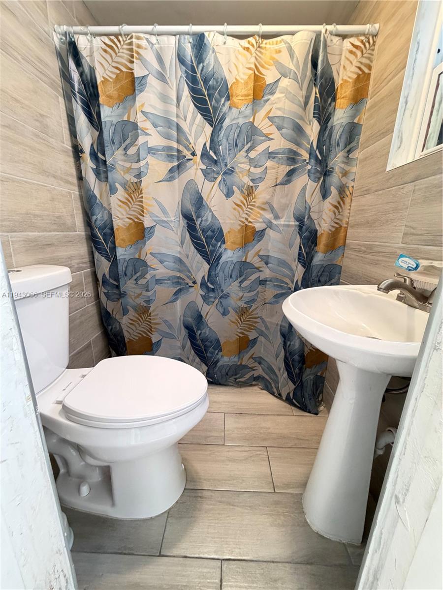 LAWNDALE 4TH ADDN - Residential Lease