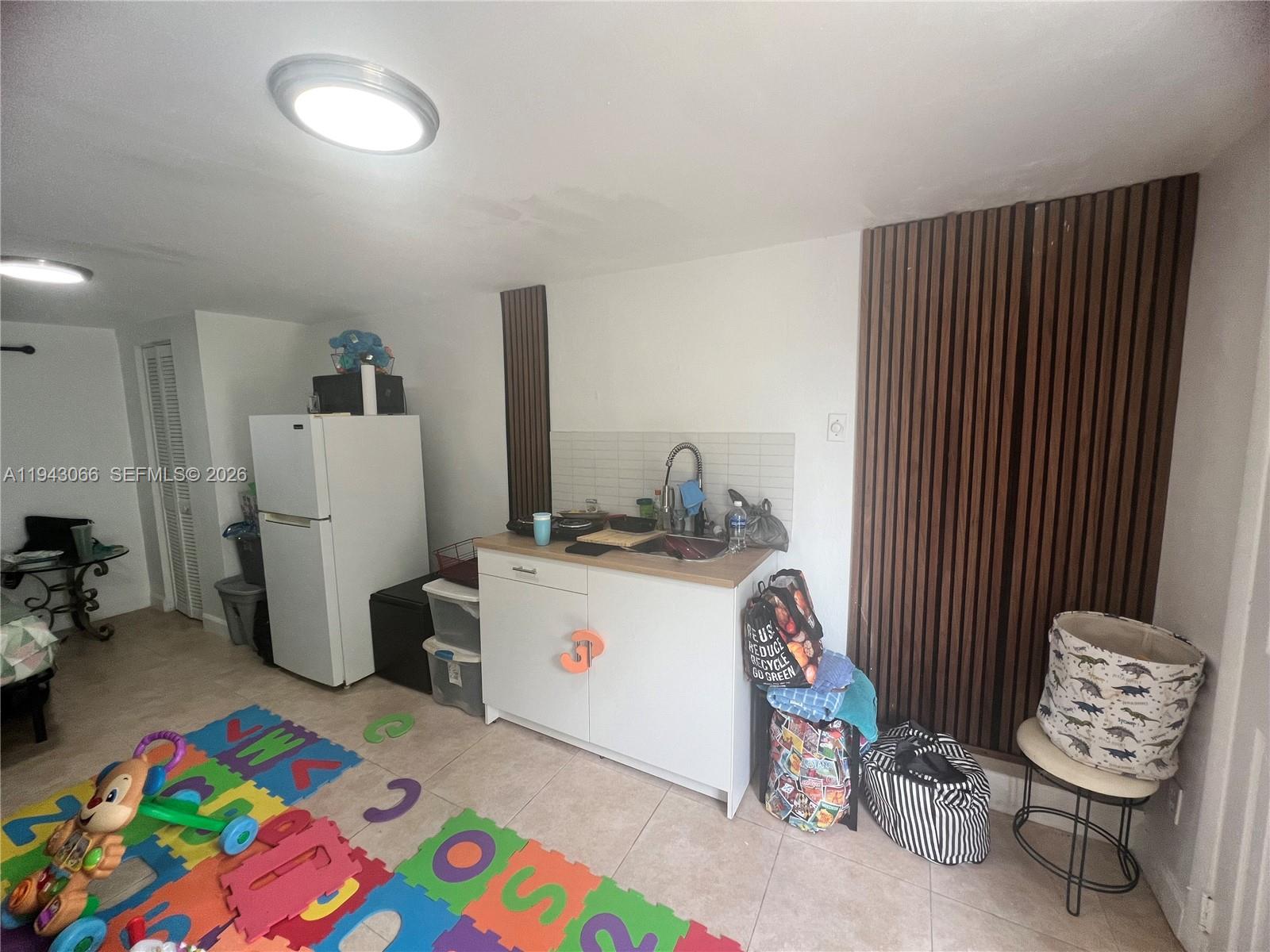 LAWNDALE 4TH ADDN - Residential Lease