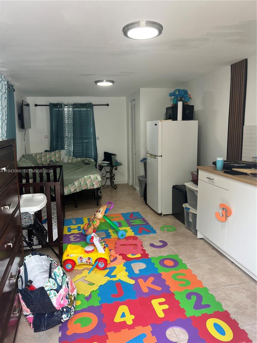 LAWNDALE 4TH ADDN - Residential Lease