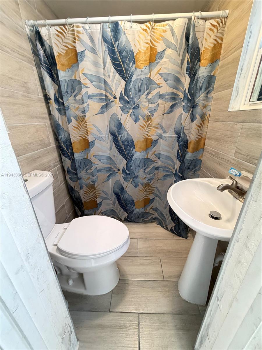 LAWNDALE 4TH ADDN - Residential Lease