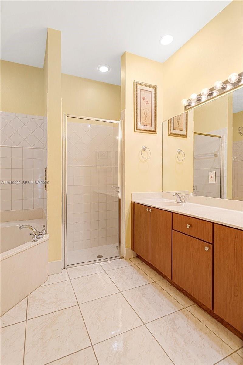 REGENCY HOMES AT SUNRISE - Residential Lease