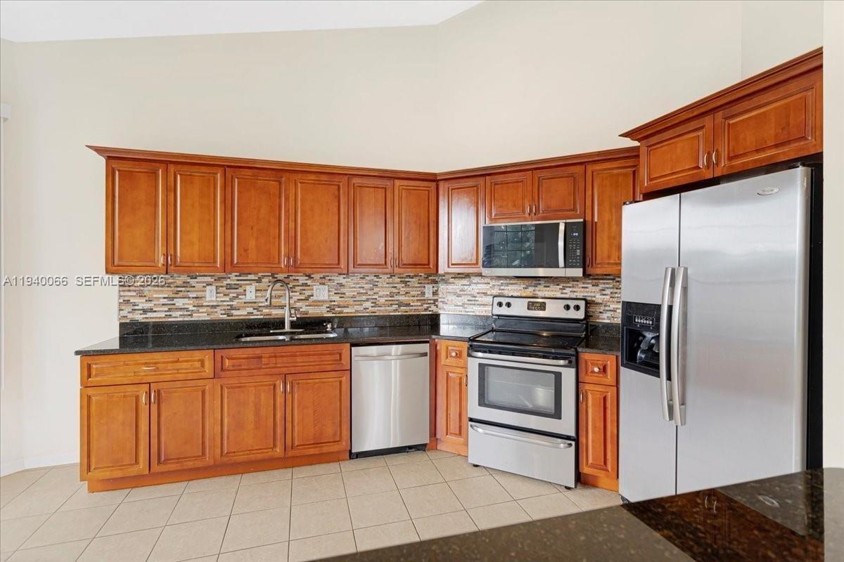 REGENCY HOMES AT SUNRISE - Residential Lease