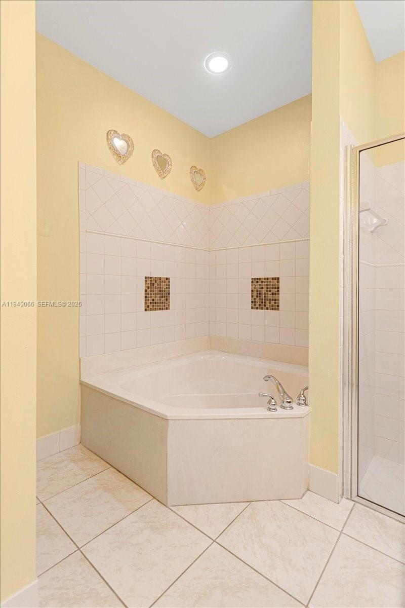 REGENCY HOMES AT SUNRISE - Residential Lease