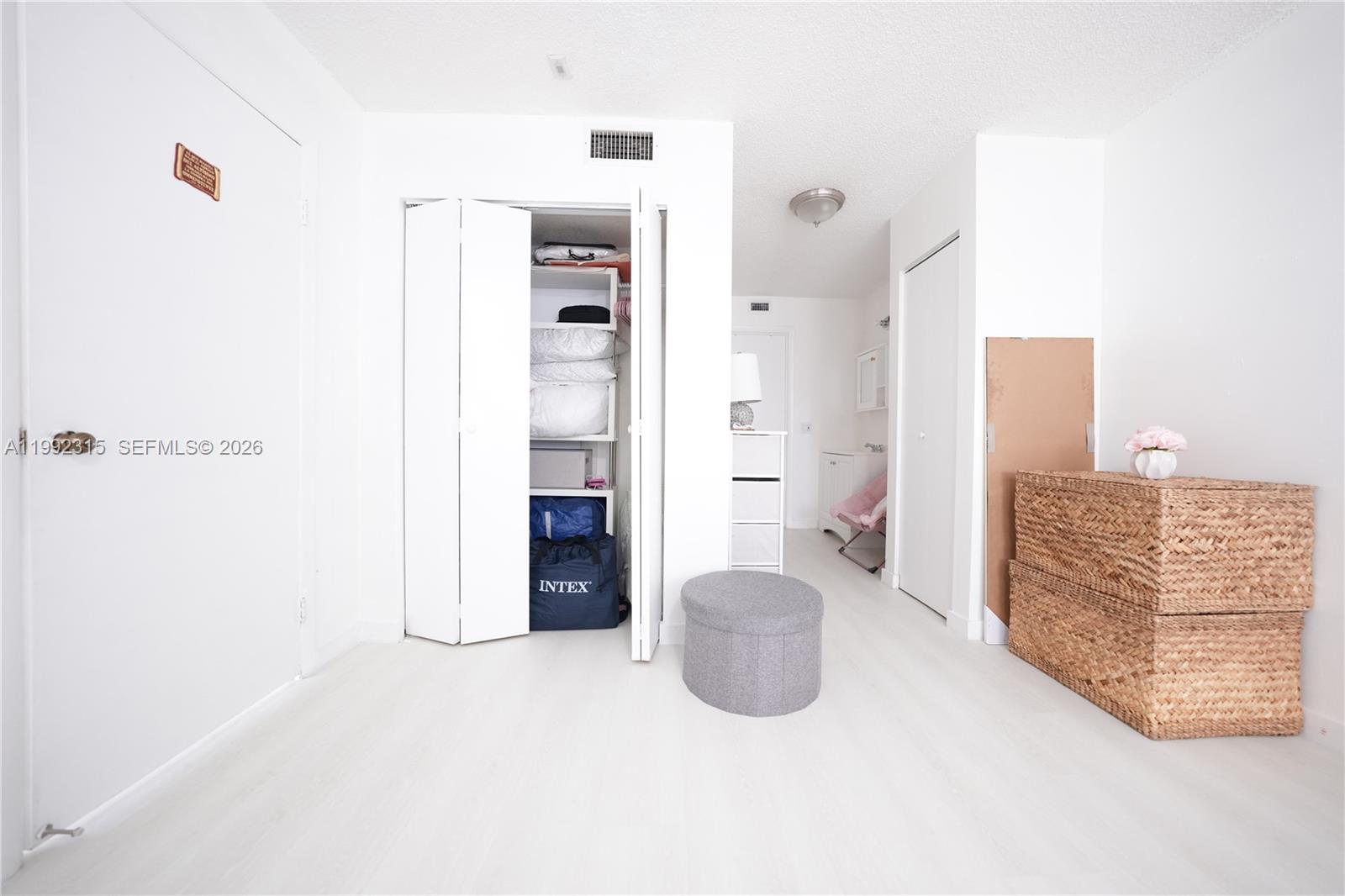 COVE CONDO PHASE I - Residential