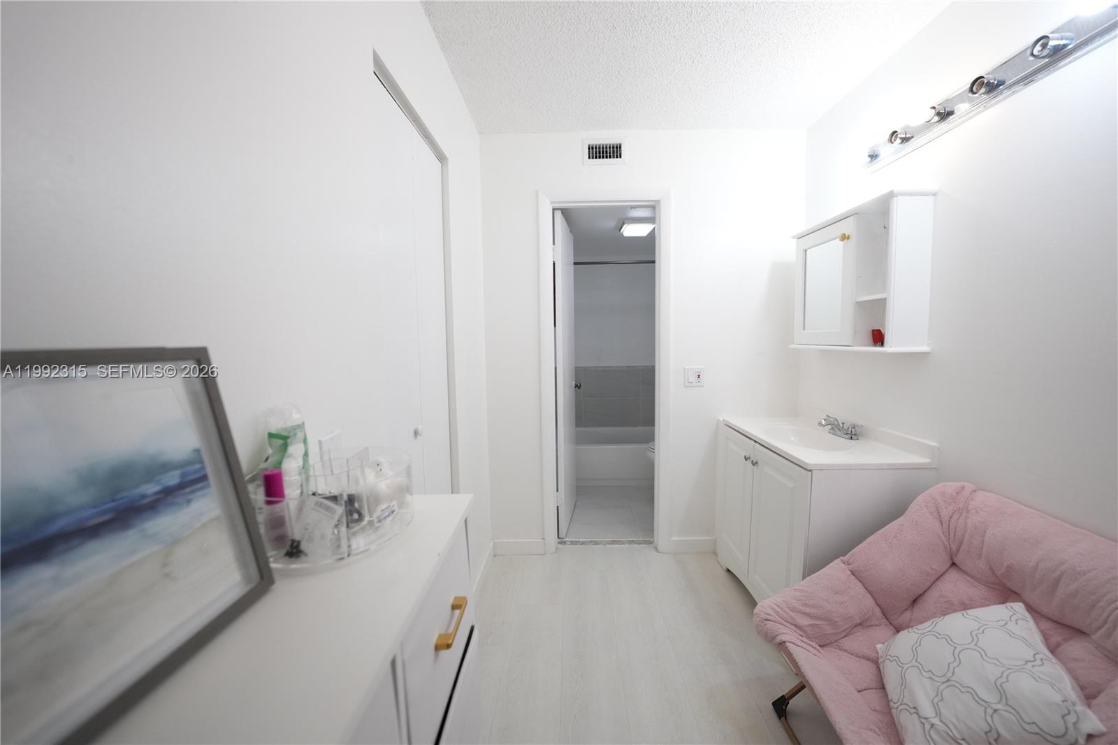 COVE CONDO PHASE I - Residential