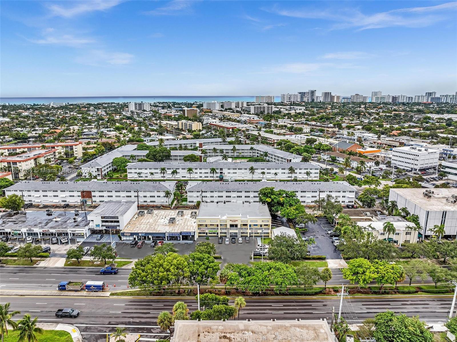 967 SQFT Ground Floor - Retail/Office space available for immediate occupancy. Parking on Site. Located with US1/Federal Highway frontage this property is ideal for businesses that need visibility and a prominent address.