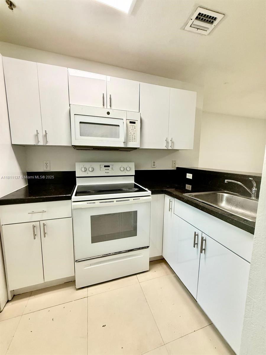Rental Property at Address Not Disclosed, Miami, Broward County, Florida - Bedrooms: 2 
Bathrooms: 2  - $2,350 MO.