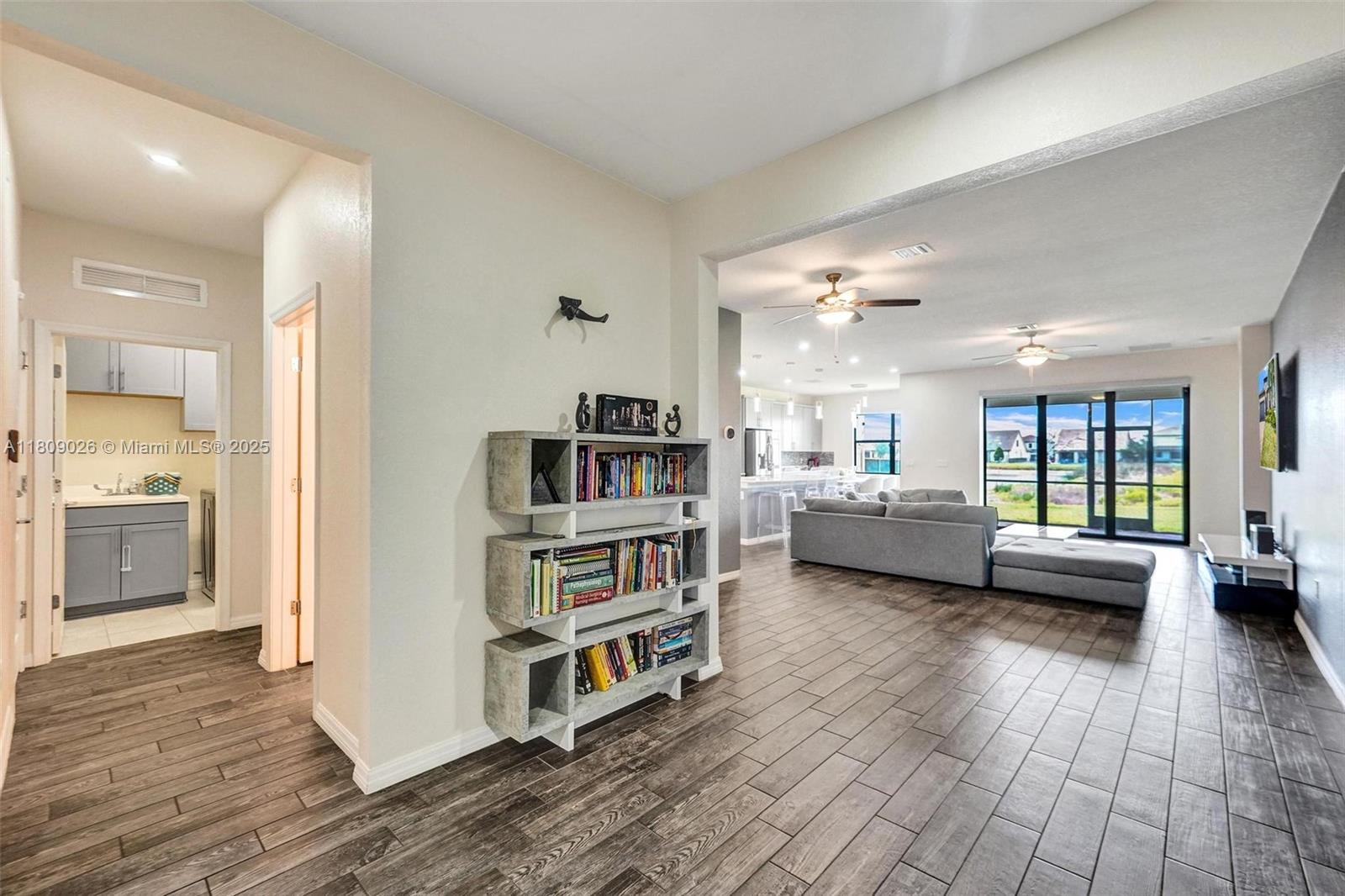 8324 Catria Ln, Lake Worth, FL, 33467/$725,000 2 8324 Catria Ln