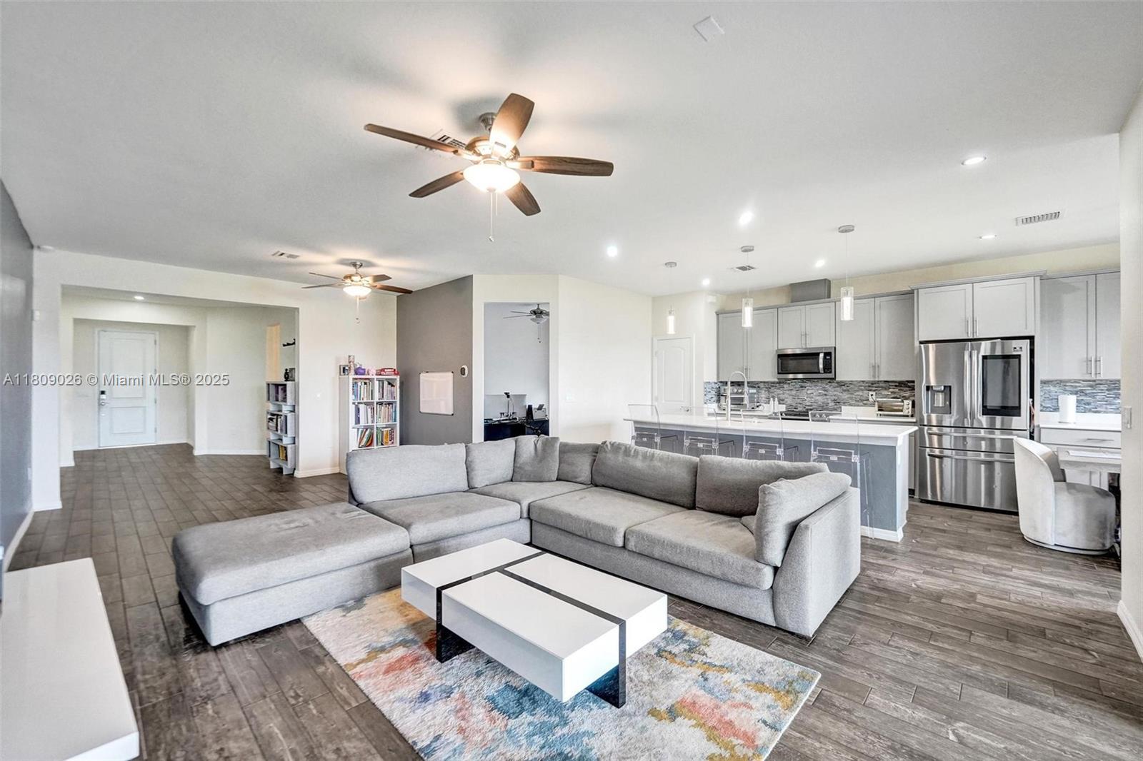 8324 Catria Ln, Lake Worth, FL, 33467/$725,000 4 8324 Catria Ln