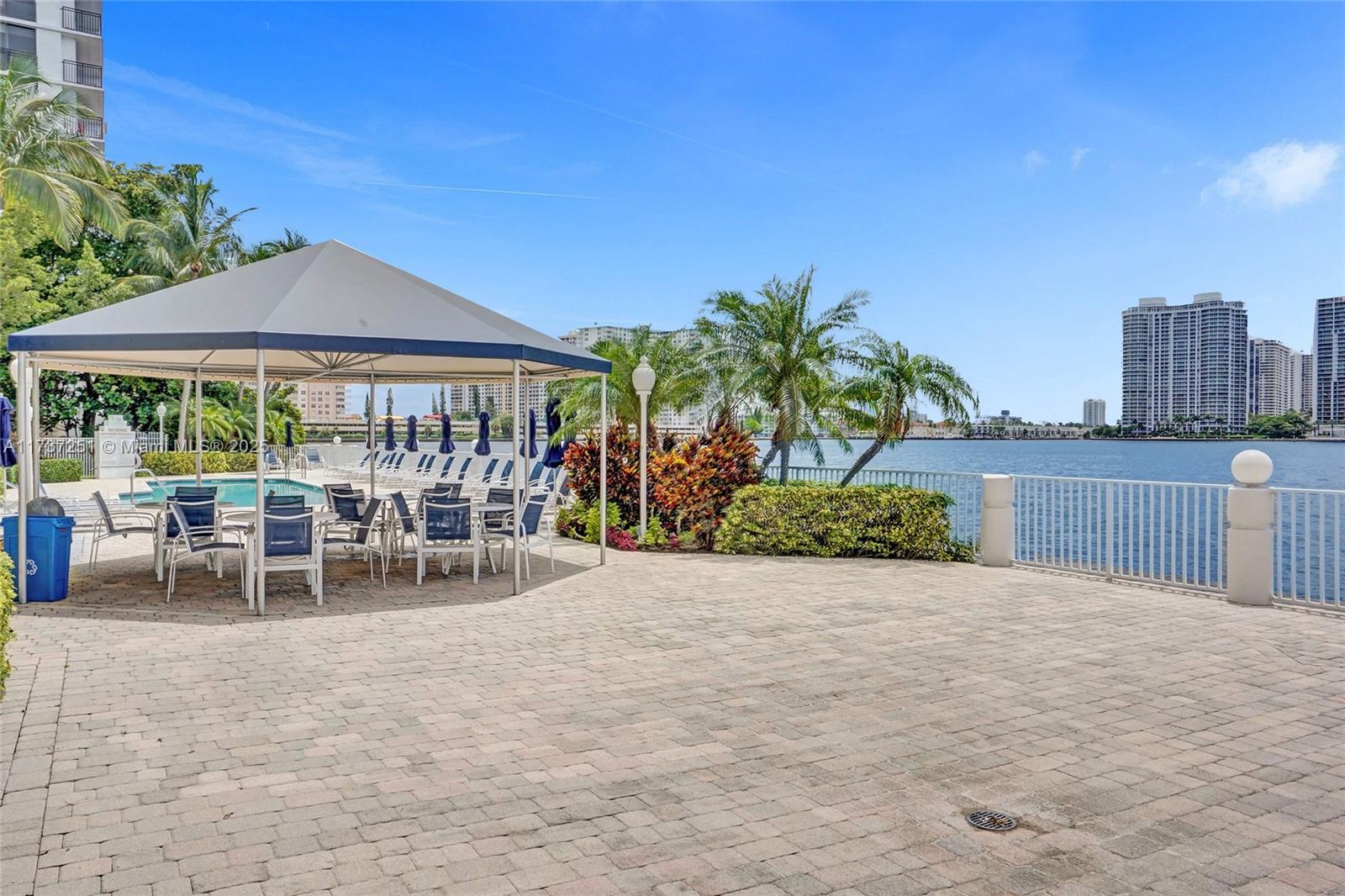 LE MAISONNEUVE CONDO - Residential