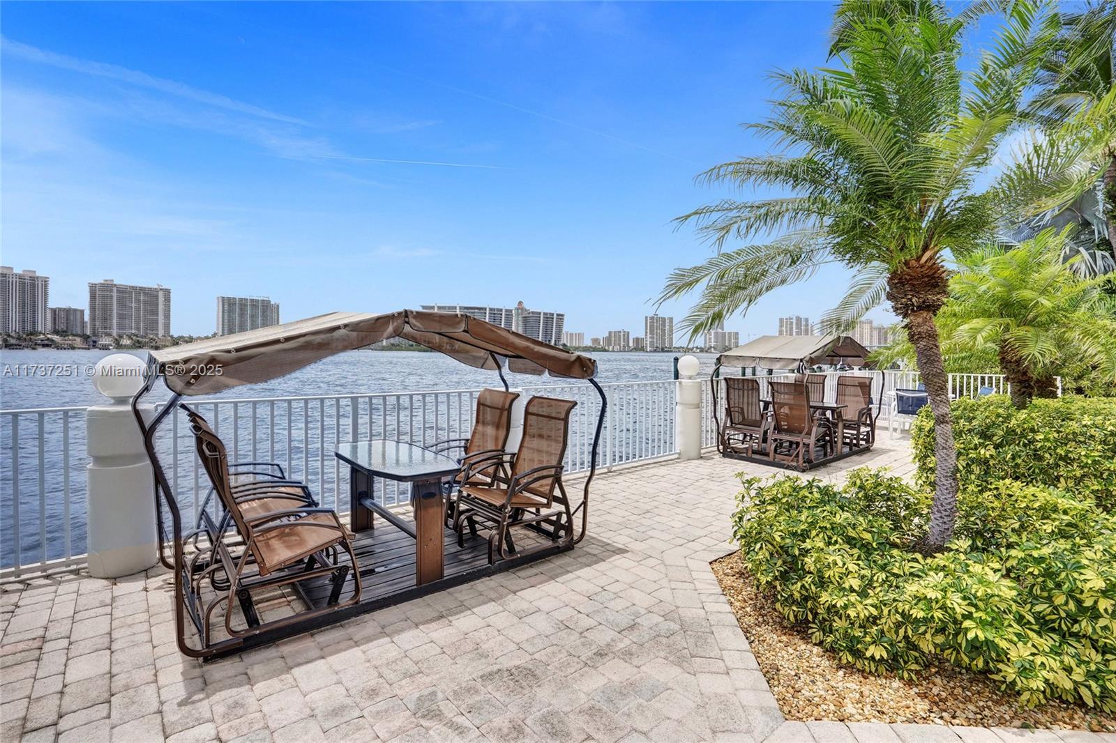 LE MAISONNEUVE CONDO - Residential