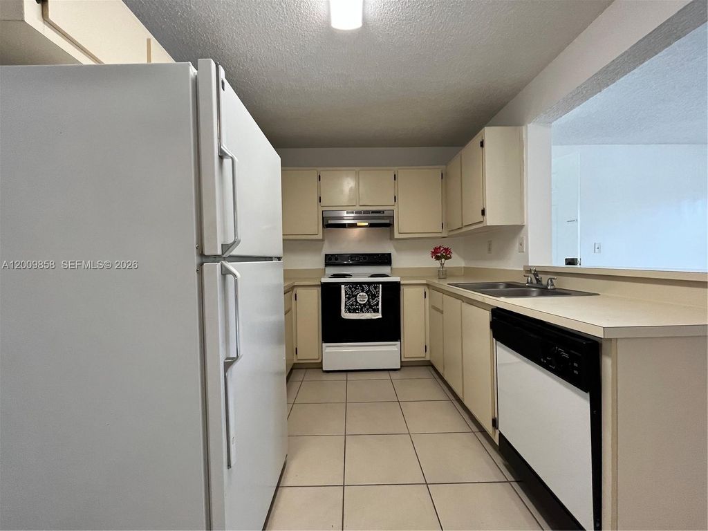 Photo of 250 W Palm Cir W #204, Pembroke Pines, FL 33025 (MLS # A12009858)