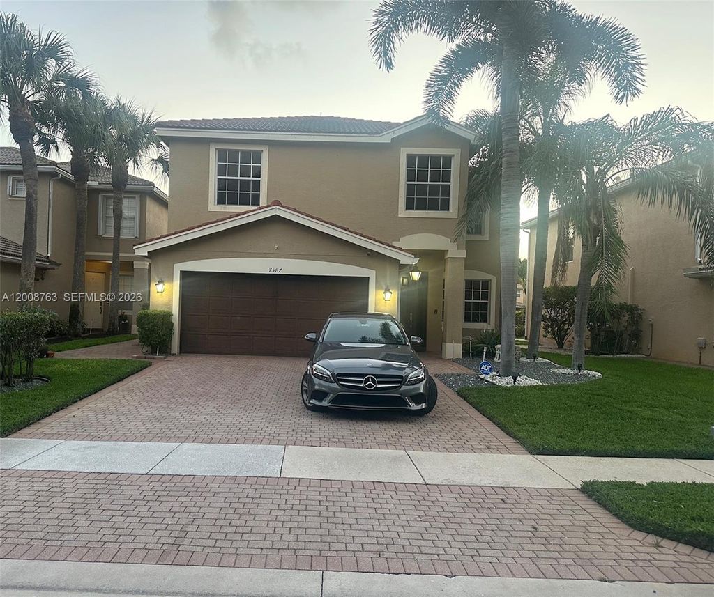 Photo of 7587 Topiary Ave, Boynton Beach, FL 33437 (MLS # A12008763)