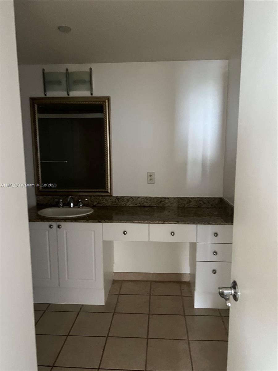 TURNBERRY ON THE GREEN CO - Residential