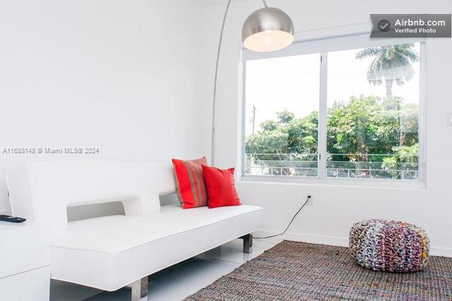 ELISA CONDO - Residential