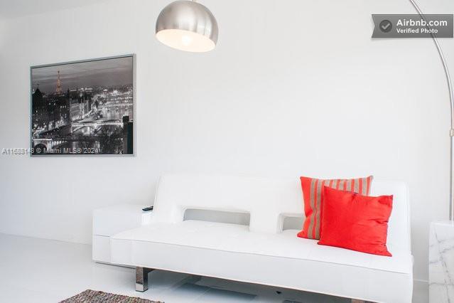 ELISA CONDO - Residential