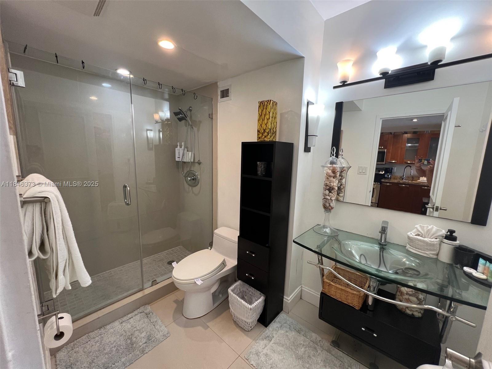 THE DECOPLAGE CONDO - Residential