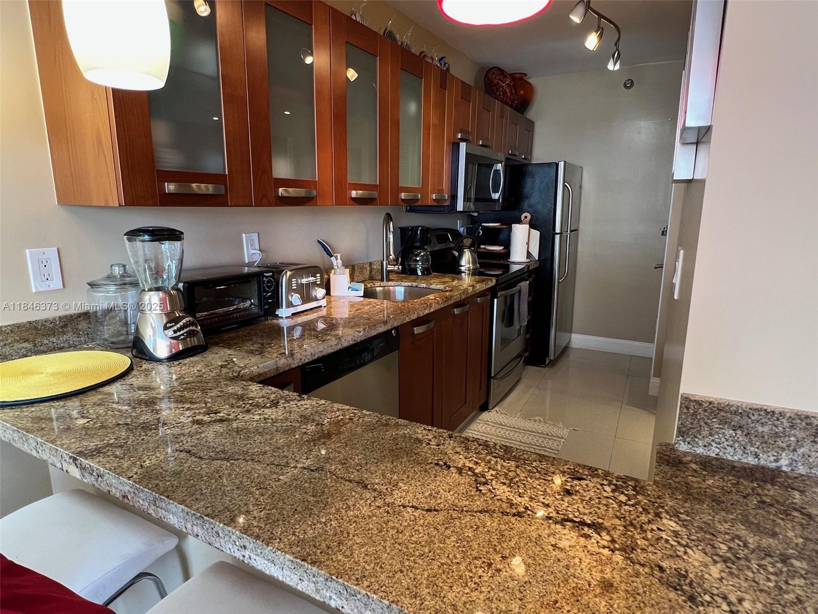 THE DECOPLAGE CONDO - Residential