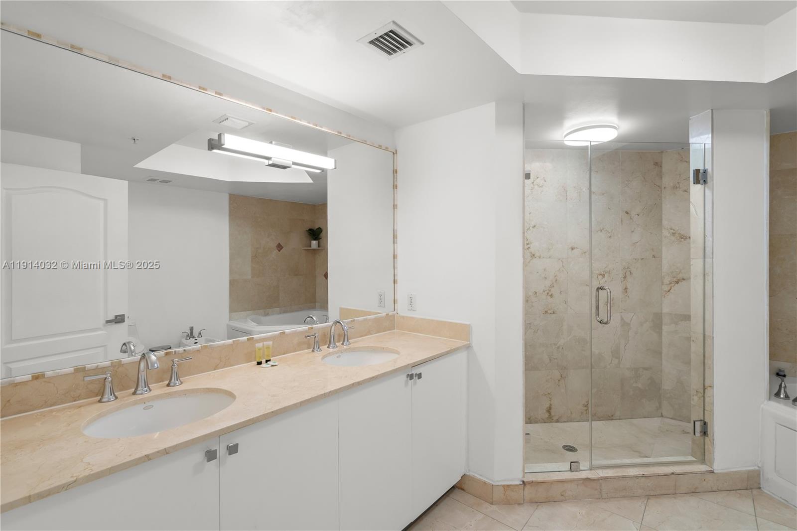 KING DAVID OF SUNNY ISLES - Residential