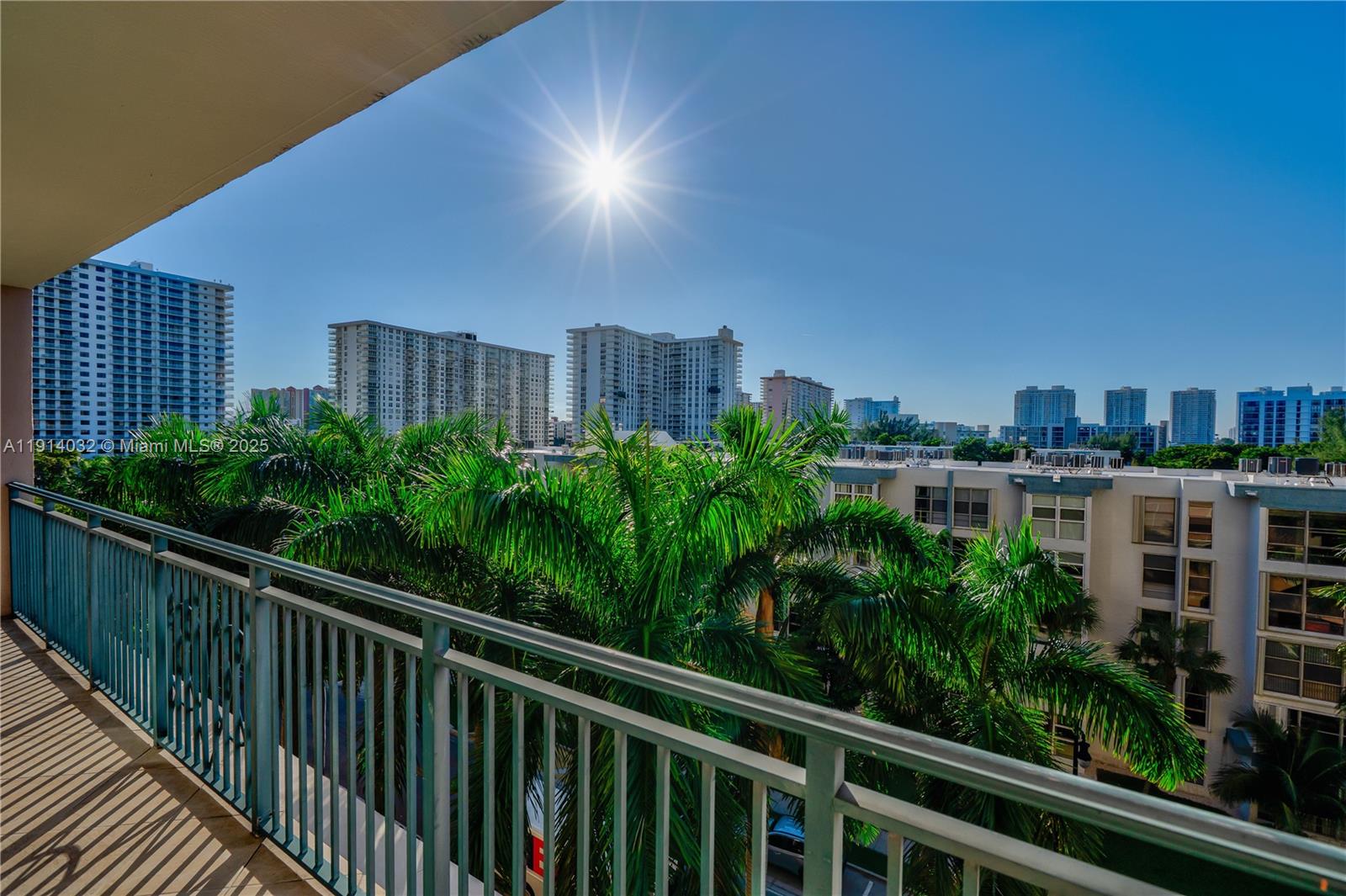 KING DAVID OF SUNNY ISLES - Residential