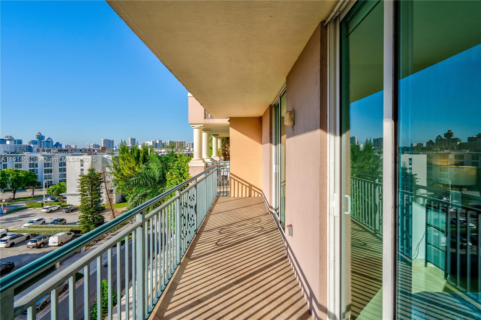 KING DAVID OF SUNNY ISLES - Residential