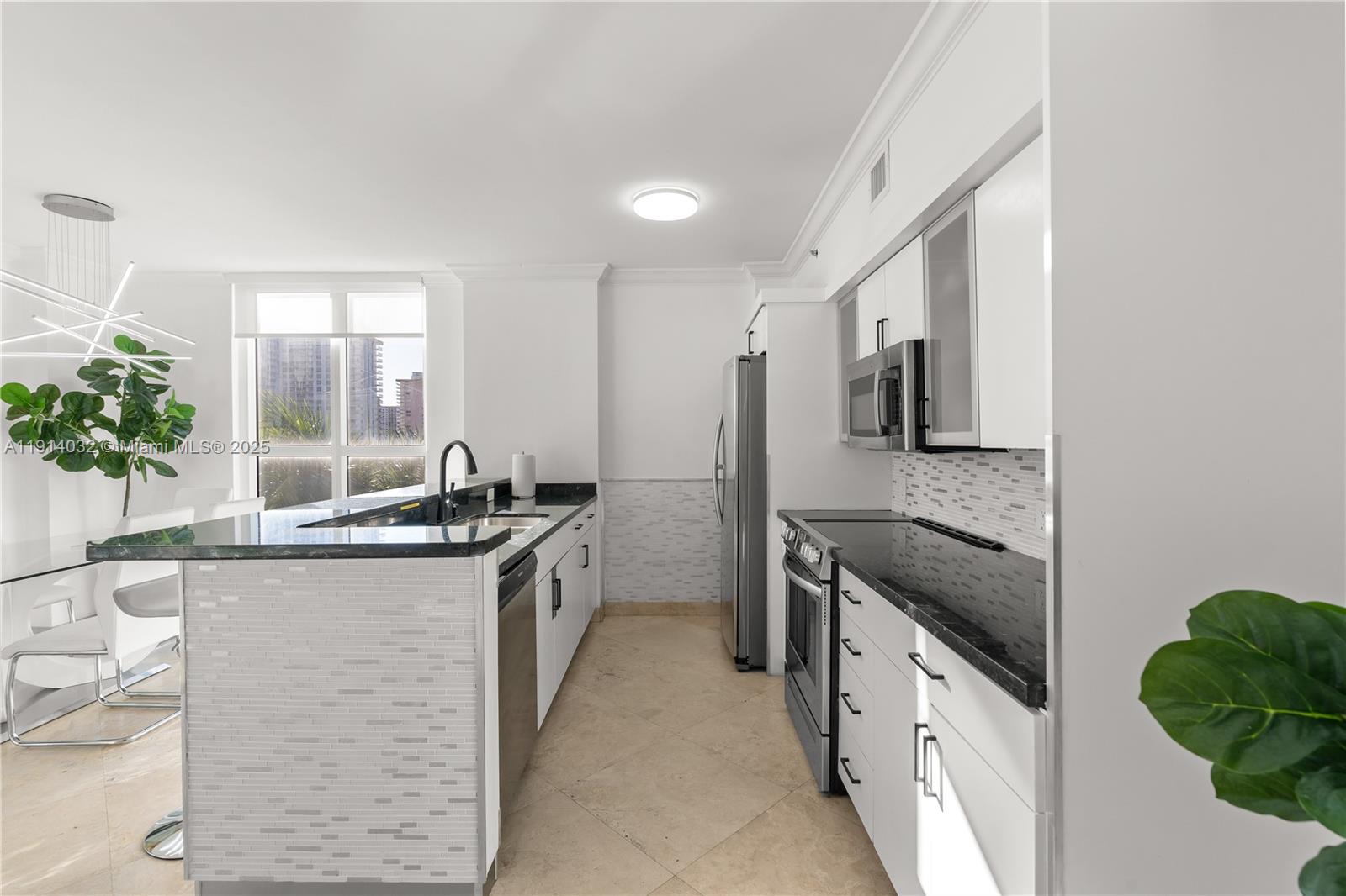 KING DAVID OF SUNNY ISLES - Residential