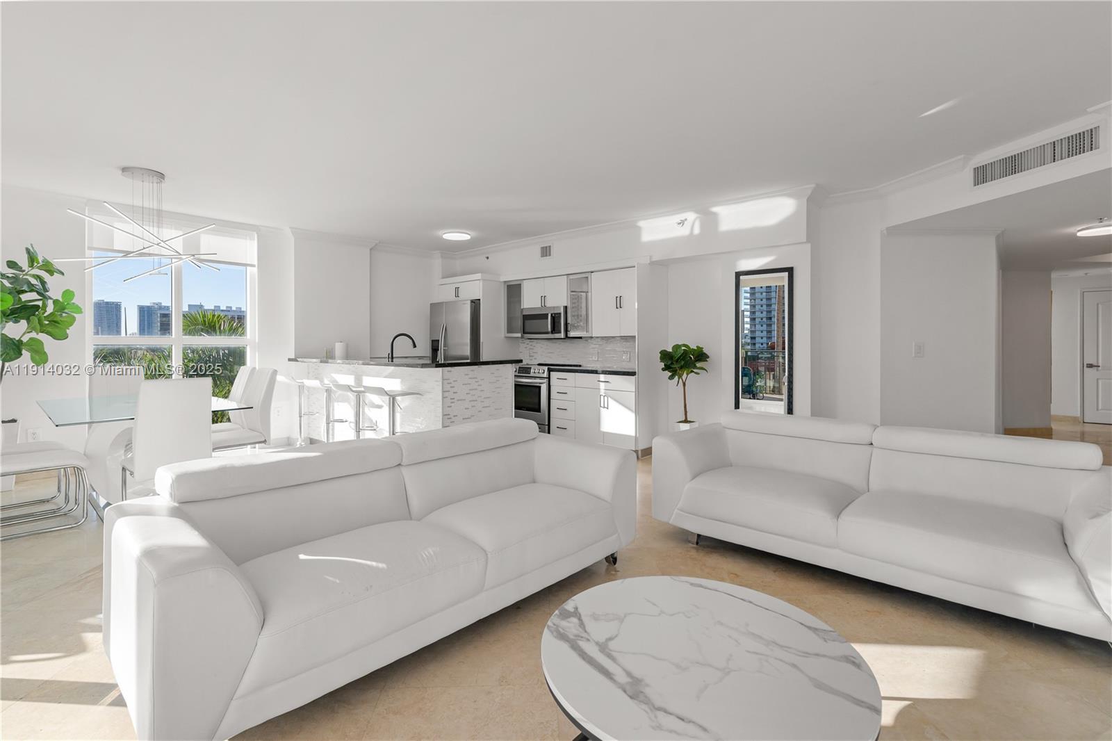 KING DAVID OF SUNNY ISLES - Residential