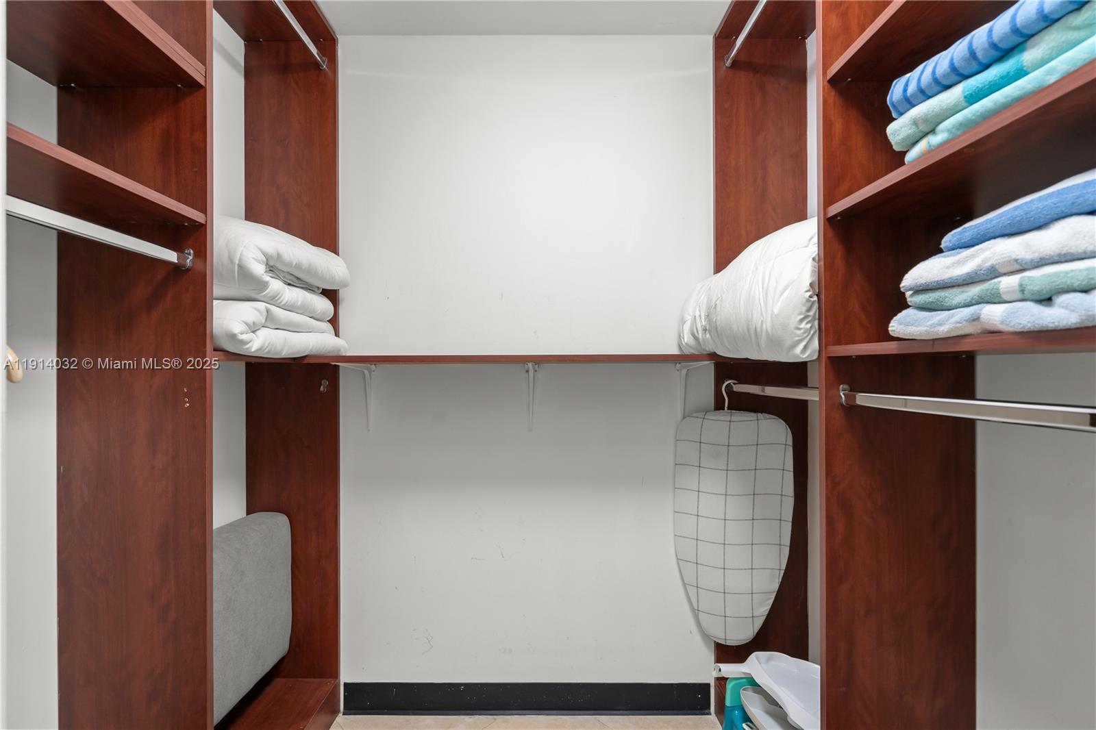 KING DAVID OF SUNNY ISLES - Residential