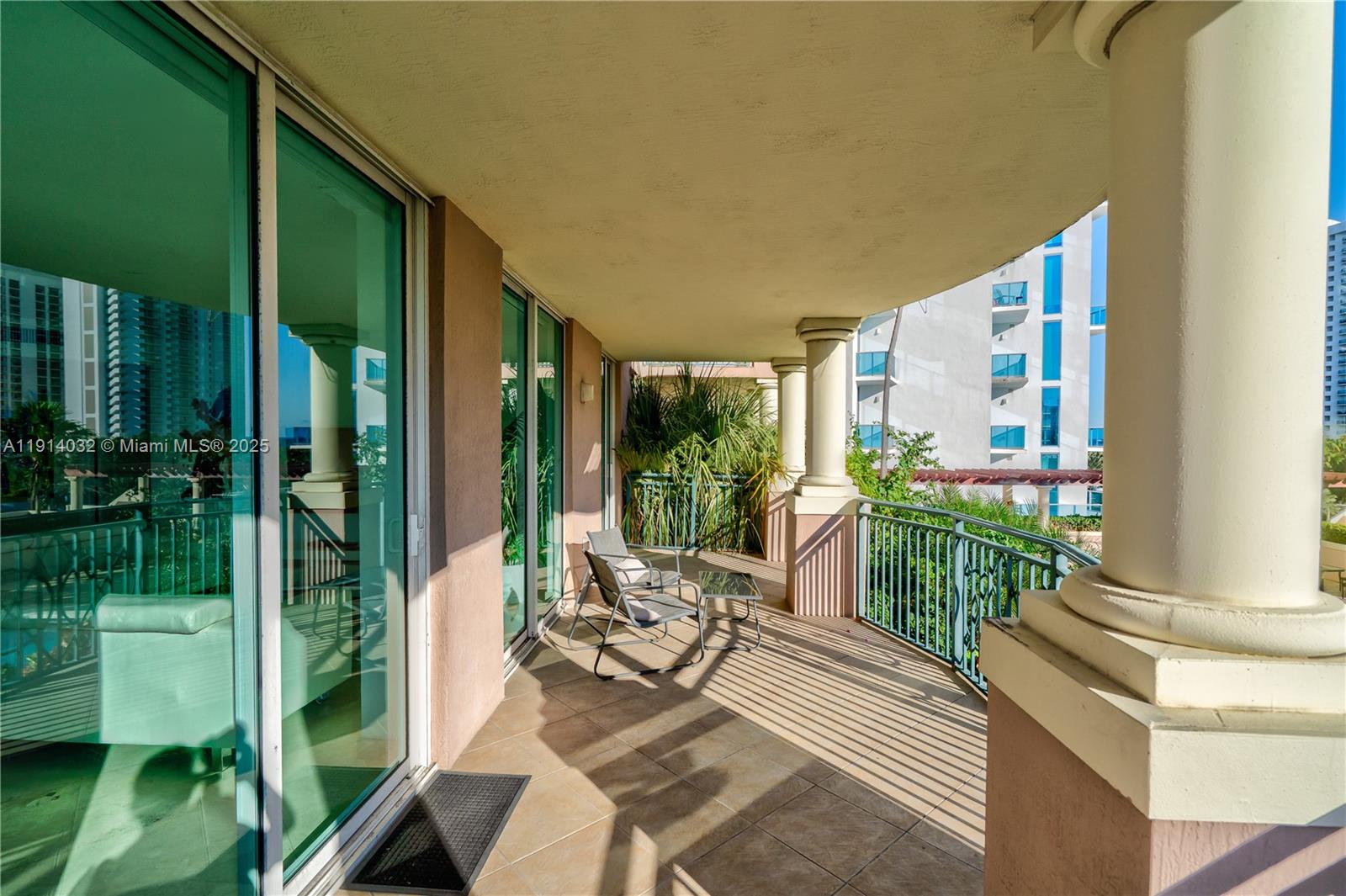 KING DAVID OF SUNNY ISLES - Residential
