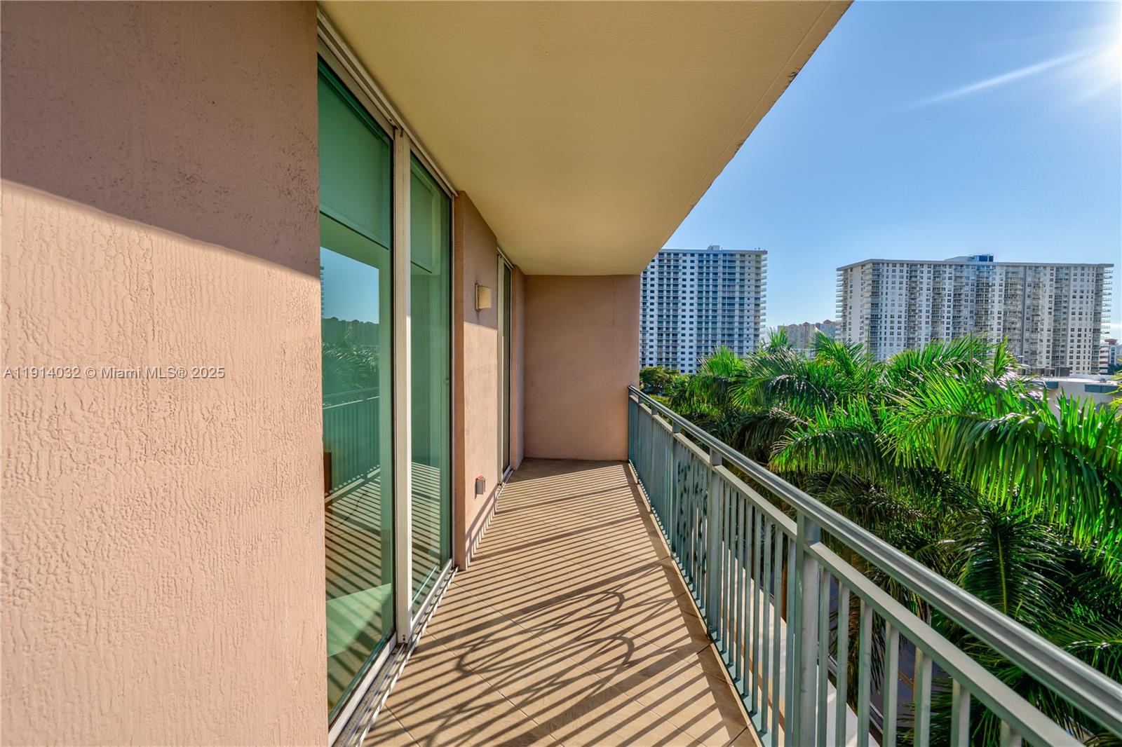 KING DAVID OF SUNNY ISLES - Residential