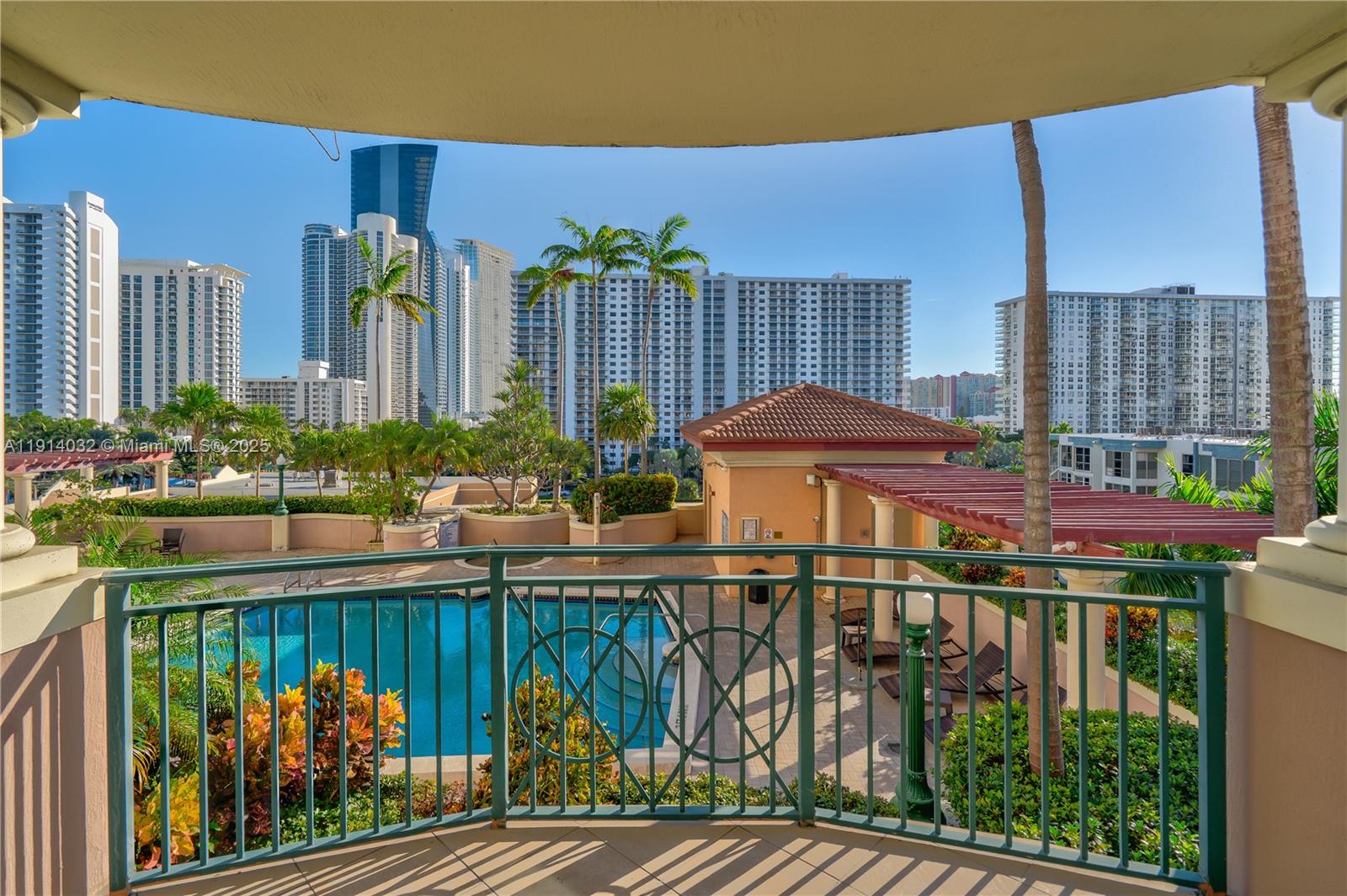 KING DAVID OF SUNNY ISLES - Residential