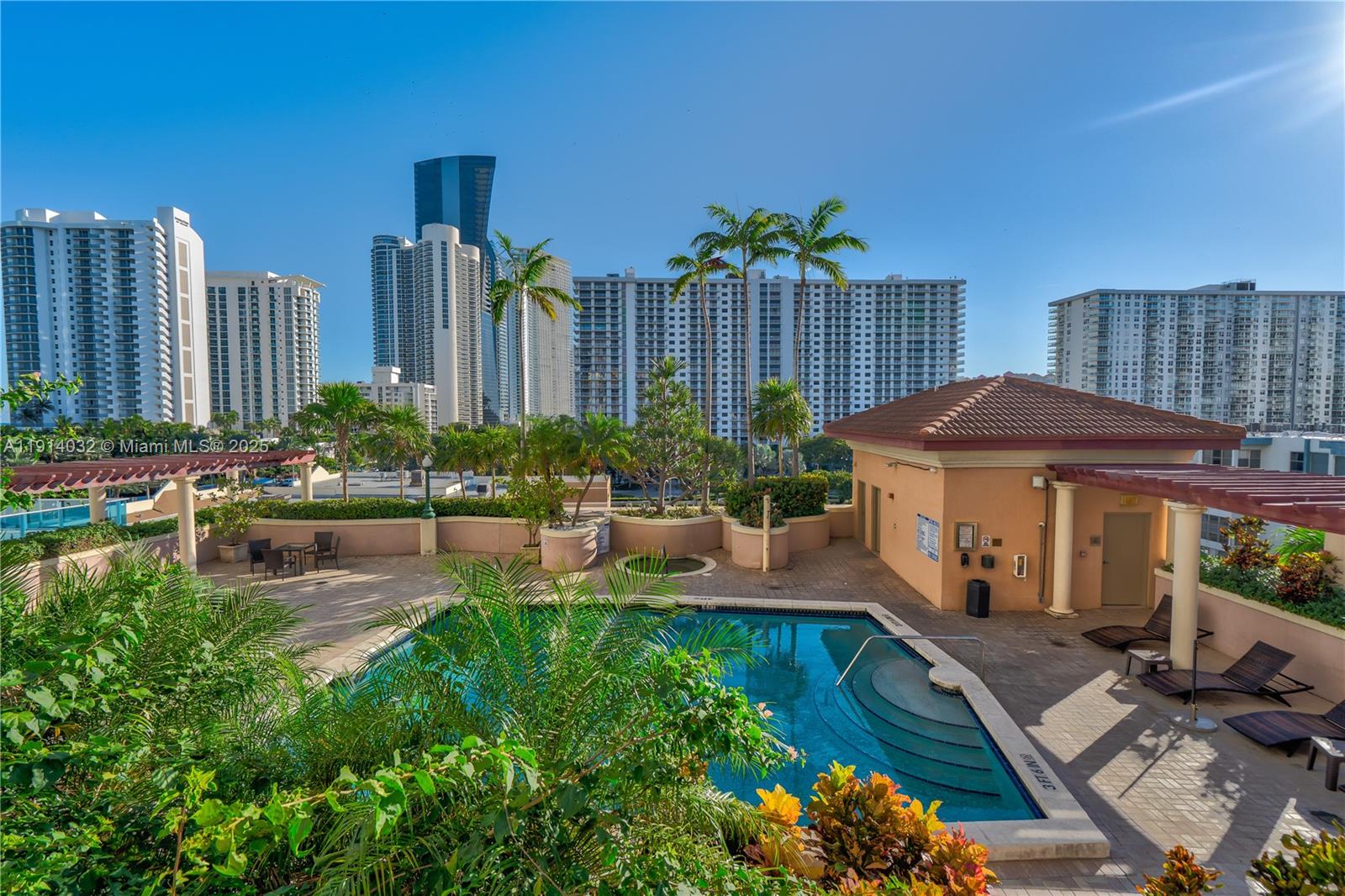 KING DAVID OF SUNNY ISLES - Residential